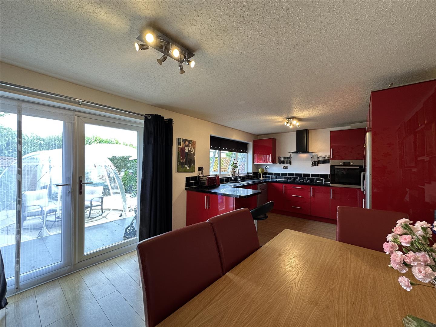 Fleetwood Drive, Banks